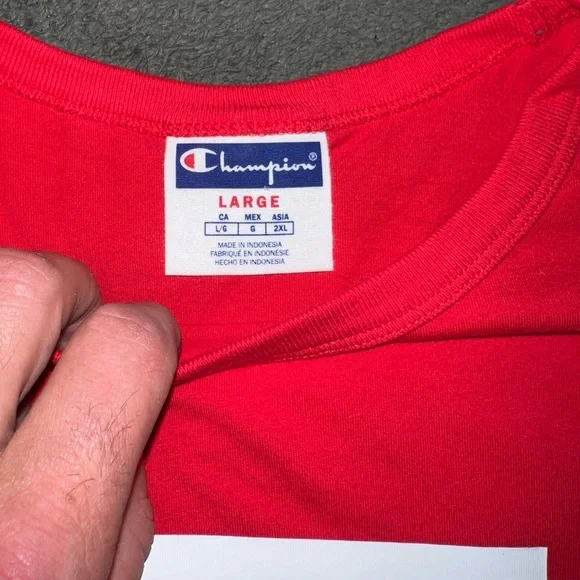 Champion men’s size large red T-shirt - Picture 2 of 2